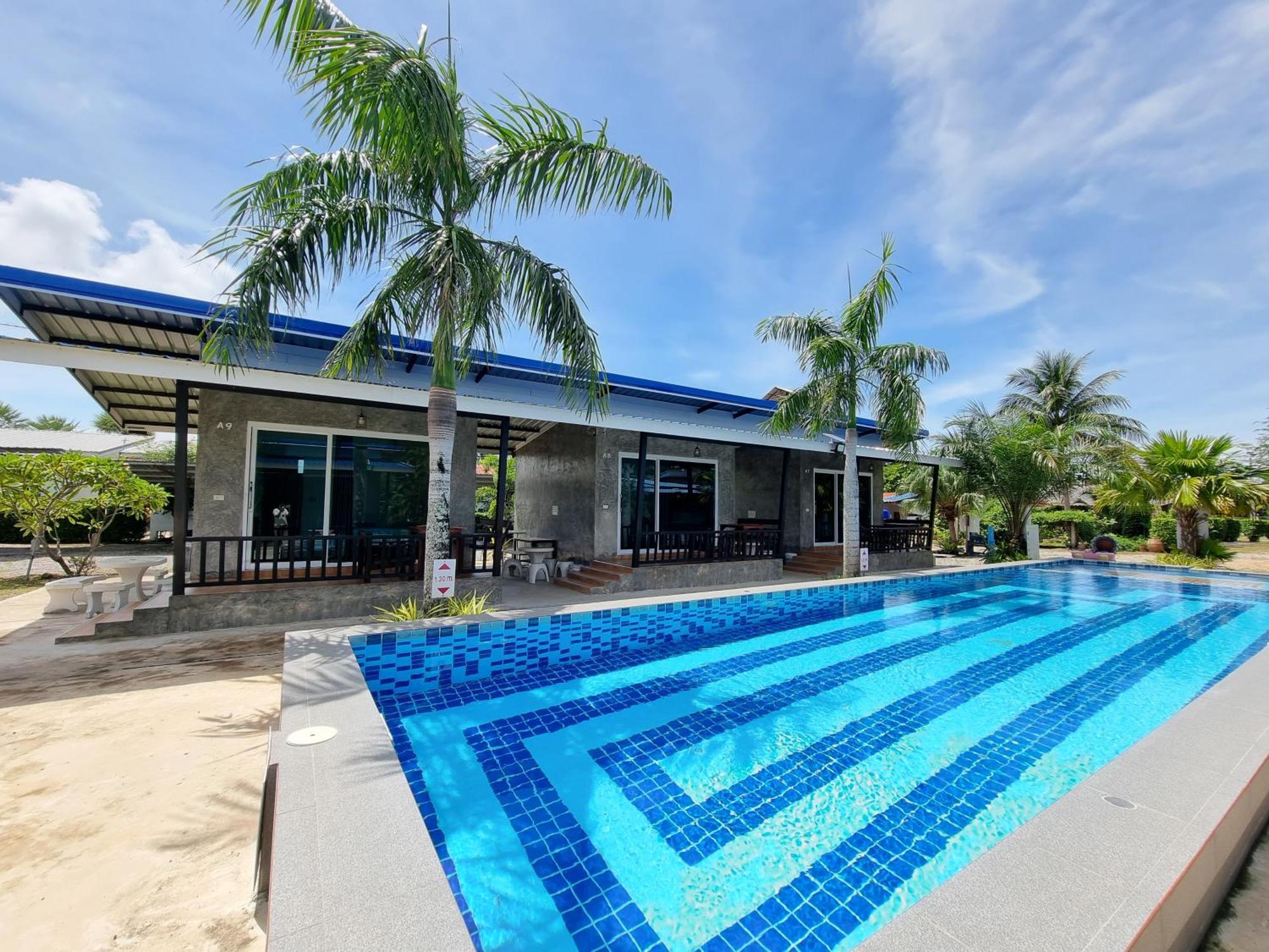 ต้นหว้ารีสอร์ท * Chao Lao Beach