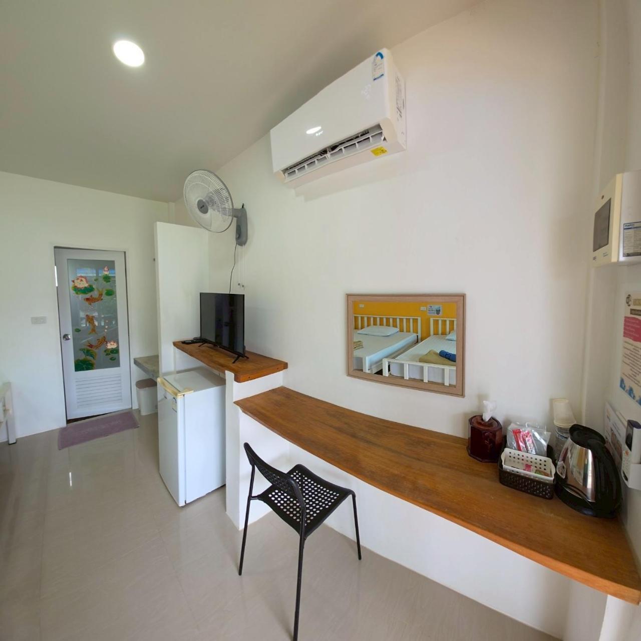 ต้นหว้ารีสอร์ท Chao Lao Beach